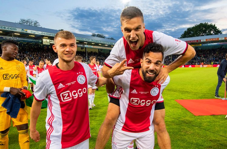 带年轻前锋 带年轻前锋